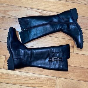 Women’s brand new Leather boots w fur inside Size 6.5